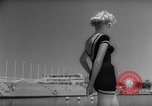 Immagine di Costumi da bagno Italia, 1959, secondo 25 filmato di repertorio 65675046564