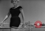 Immagine di Costumi da bagno Italia, 1959, secondo 27 filmato di repertorio 65675046564