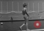 Immagine di Costumi da bagno Italia, 1959, secondo 32 filmato di repertorio 65675046564