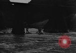 Standbild Wasser laufen Enns Österreich, 1930, aus Sekunde 26 historischem Filmmaterial Videoclip 65675046571