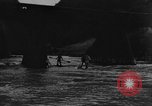 Standbild Wasser laufen Enns Österreich, 1930, aus Sekunde 27 historischem Filmmaterial Videoclip 65675046571