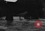 Standbild Wasser laufen Enns Österreich, 1930, aus Sekunde 29 historischem Filmmaterial Videoclip 65675046571