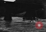 Standbild Wasser laufen Enns Österreich, 1930, aus Sekunde 31 historischem Filmmaterial Videoclip 65675046571