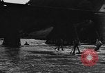 Standbild Wasser laufen Enns Österreich, 1930, aus Sekunde 33 historischem Filmmaterial Videoclip 65675046571