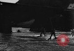 Standbild Wasser laufen Enns Österreich, 1930, aus Sekunde 34 historischem Filmmaterial Videoclip 65675046571