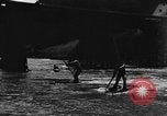 Standbild Wasser laufen Enns Österreich, 1930, aus Sekunde 36 historischem Filmmaterial Videoclip 65675046571
