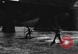 Standbild Wasser laufen Enns Österreich, 1930, aus Sekunde 37 historischem Filmmaterial Videoclip 65675046571