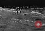 Standbild Wasser laufen Enns Österreich, 1930, aus Sekunde 41 historischem Filmmaterial Videoclip 65675046571