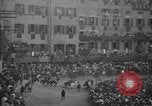 Image Course de chevaux Palio di Siena Sienne Italie, 1930, de la seconde 19 séquences d'archives historiques vidéo 65675046575