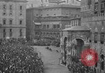 Image Course de chevaux Palio di Siena Sienne Italie, 1930, de la seconde 31 séquences d'archives historiques vidéo 65675046575