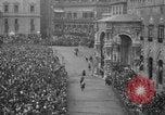 Image Course de chevaux Palio di Siena Sienne Italie, 1930, de la seconde 34 séquences d'archives historiques vidéo 65675046575