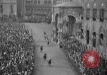 Image Course de chevaux Palio di Siena Sienne Italie, 1930, de la seconde 35 séquences d'archives historiques vidéo 65675046575