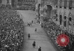 Image Course de chevaux Palio di Siena Sienne Italie, 1930, de la seconde 36 séquences d'archives historiques vidéo 65675046575