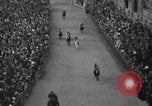 Image Course de chevaux Palio di Siena Sienne Italie, 1930, de la seconde 38 séquences d'archives historiques vidéo 65675046575