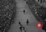 Image Course de chevaux Palio di Siena Sienne Italie, 1930, de la seconde 40 séquences d'archives historiques vidéo 65675046575