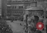 Image Course de chevaux Palio di Siena Sienne Italie, 1930, de la seconde 61 séquences d'archives historiques vidéo 65675046575
