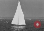 Standbild Harold Vanderbilt Segel boot Benutzer im Unternehmen Glen Cove New York USA, 1930, aus Sekunde 43 historischem Filmmaterial Videoclip 65675046577