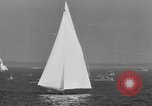 Standbild Harold Vanderbilt Segel boot Benutzer im Unternehmen Glen Cove New York USA, 1930, aus Sekunde 50 historischem Filmmaterial Videoclip 65675046577