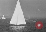 Standbild Harold Vanderbilt Segel boot Benutzer im Unternehmen Glen Cove New York USA, 1930, aus Sekunde 53 historischem Filmmaterial Videoclip 65675046577