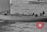 Standbild Harold Vanderbilt Segel boot Benutzer im Unternehmen Glen Cove New York USA, 1930, aus Sekunde 59 historischem Filmmaterial Videoclip 65675046577