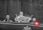 Standbild Die Parade der Osterpilger ist ausgewaschen Vatikanstadt, 1958, aus Sekunde 11 historischem Filmmaterial Videoclip 65675046599