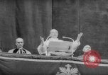 Standbild Die Parade der Osterpilger ist ausgewaschen Vatikanstadt, 1958, aus Sekunde 14 historischem Filmmaterial Videoclip 65675046599