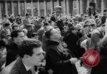 Standbild Die Parade der Osterpilger ist ausgewaschen Vatikanstadt, 1958, aus Sekunde 17 historischem Filmmaterial Videoclip 65675046599