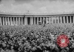 Standbild Die Parade der Osterpilger ist ausgewaschen Vatikanstadt, 1958, aus Sekunde 22 historischem Filmmaterial Videoclip 65675046599