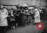 Standbild Die Parade der Osterpilger ist ausgewaschen Vatikanstadt, 1958, aus Sekunde 33 historischem Filmmaterial Videoclip 65675046599