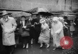 Standbild Die Parade der Osterpilger ist ausgewaschen Vatikanstadt, 1958, aus Sekunde 35 historischem Filmmaterial Videoclip 65675046599