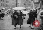 Standbild Die Parade der Osterpilger ist ausgewaschen Vatikanstadt, 1958, aus Sekunde 40 historischem Filmmaterial Videoclip 65675046599