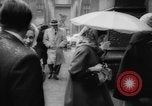 Standbild Die Parade der Osterpilger ist ausgewaschen Vatikanstadt, 1958, aus Sekunde 42 historischem Filmmaterial Videoclip 65675046599