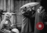 Standbild Die Parade der Osterpilger ist ausgewaschen Vatikanstadt, 1958, aus Sekunde 45 historischem Filmmaterial Videoclip 65675046599