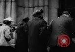Standbild Die Parade der Osterpilger ist ausgewaschen Vatikanstadt, 1958, aus Sekunde 48 historischem Filmmaterial Videoclip 65675046599