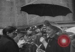 Standbild Die Parade der Osterpilger ist ausgewaschen Vatikanstadt, 1958, aus Sekunde 52 historischem Filmmaterial Videoclip 65675046599