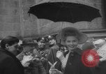 Standbild Die Parade der Osterpilger ist ausgewaschen Vatikanstadt, 1958, aus Sekunde 53 historischem Filmmaterial Videoclip 65675046599