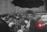 Standbild Die Parade der Osterpilger ist ausgewaschen Vatikanstadt, 1958, aus Sekunde 54 historischem Filmmaterial Videoclip 65675046599