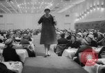 Standbild fashion parade Toronto Ontario Kanada, 1958, aus Sekunde 6 historischem Filmmaterial Videoclip 65675046601