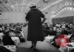 Standbild fashion parade Toronto Ontario Kanada, 1958, aus Sekunde 10 historischem Filmmaterial Videoclip 65675046601