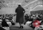 Standbild fashion parade Toronto Ontario Kanada, 1958, aus Sekunde 11 historischem Filmmaterial Videoclip 65675046601