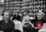 Standbild fashion parade Toronto Ontario Kanada, 1958, aus Sekunde 29 historischem Filmmaterial Videoclip 65675046601