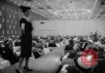 Standbild fashion parade Toronto Ontario Kanada, 1958, aus Sekunde 31 historischem Filmmaterial Videoclip 65675046601