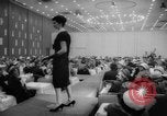 Standbild fashion parade Toronto Ontario Kanada, 1958, aus Sekunde 33 historischem Filmmaterial Videoclip 65675046601