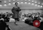 Standbild fashion parade Toronto Ontario Kanada, 1958, aus Sekunde 42 historischem Filmmaterial Videoclip 65675046601