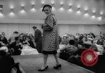 Standbild fashion parade Toronto Ontario Kanada, 1958, aus Sekunde 44 historischem Filmmaterial Videoclip 65675046601