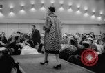 Standbild fashion parade Toronto Ontario Kanada, 1958, aus Sekunde 46 historischem Filmmaterial Videoclip 65675046601