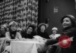 Standbild fashion parade Toronto Ontario Kanada, 1958, aus Sekunde 48 historischem Filmmaterial Videoclip 65675046601