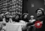 Standbild fashion parade Toronto Ontario Kanada, 1958, aus Sekunde 49 historischem Filmmaterial Videoclip 65675046601