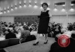 Standbild fashion parade Toronto Ontario Kanada, 1958, aus Sekunde 50 historischem Filmmaterial Videoclip 65675046601