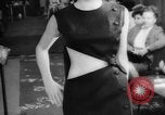 Immagine di Sfilata di moda Budapest Ungheria, 1966, secondo 22 filmato di repertorio 65675046620